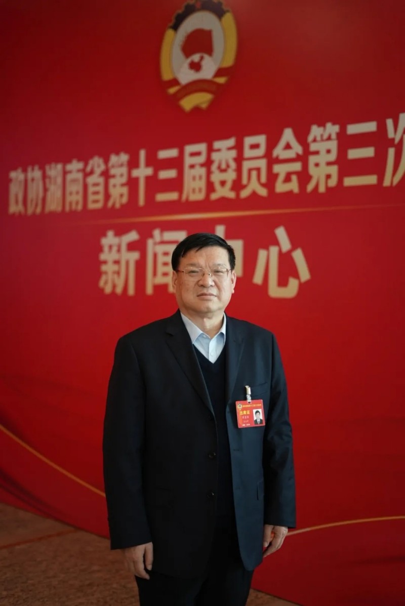 兩會(huì)供銷(xiāo)之聲丨周重旺：產(chǎn)業(yè)先行，以農(nóng)業(yè)經(jīng)營(yíng)主體的發(fā)展助力鄉(xiāng)村振興